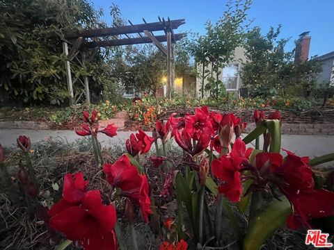 Photo of 3953 Somerset Drive, Los Angeles, CA 90008 (MLS # 26828259)