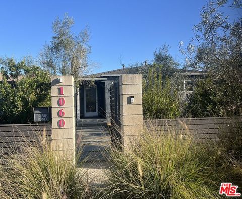 Photo of 1060 Nowita Place, Venice, CA 90291 (MLS # 26673145)