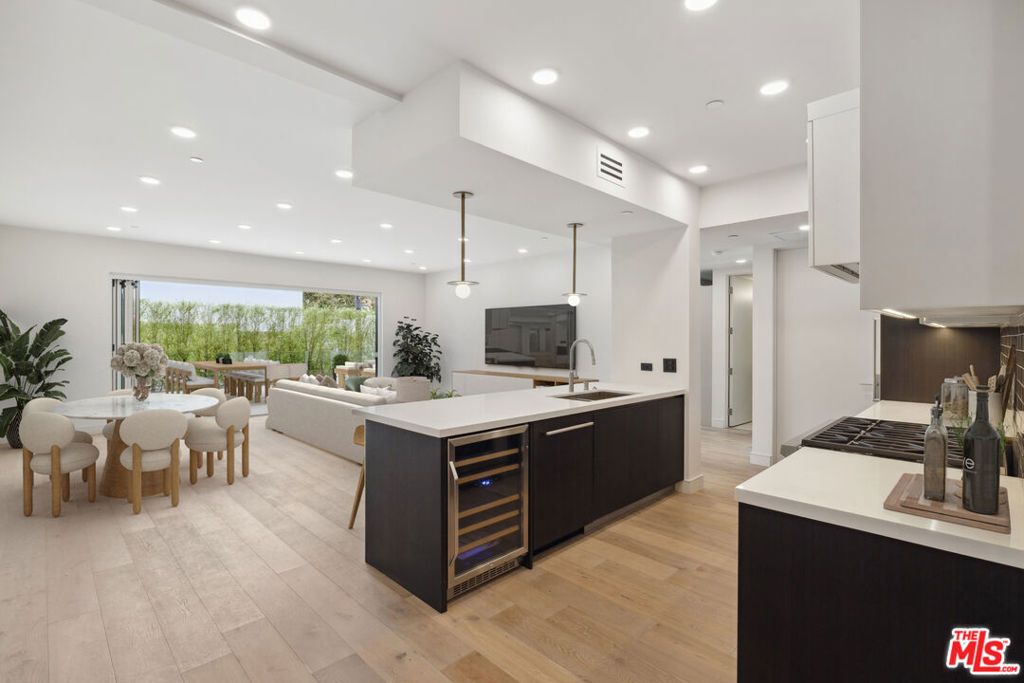 Photo of 505 S Barrington Avenue #109, Los Angeles, CA 90049 (MLS # 25520173)