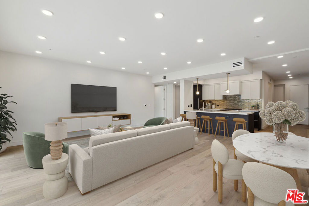 505 S Barrington Avenue 109