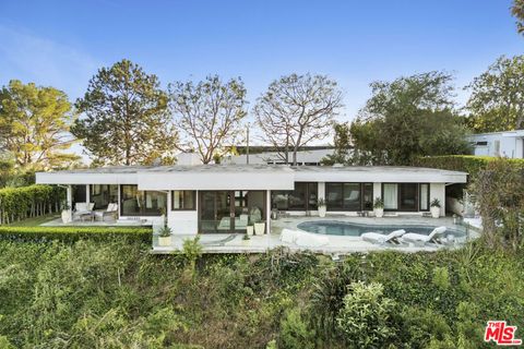 Photo of 10123 Angelo View Drive, Beverly Hills, CA 90210 (MLS # 26683891)