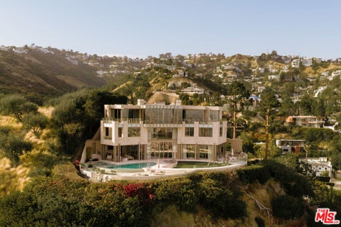 Photo of 1302 Collingwood Place, Los Angeles, CA 90069 (MLS # 26994097)