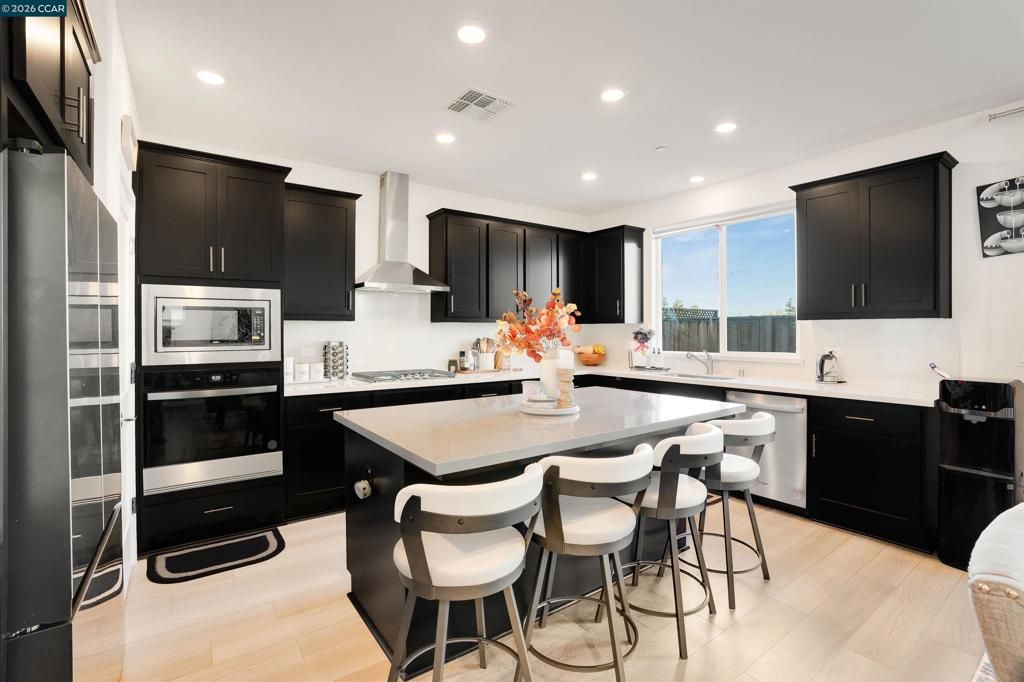 Photo of 812 Hardcastle Rd, Oakley, CA 94561 (MLS # 41130424)