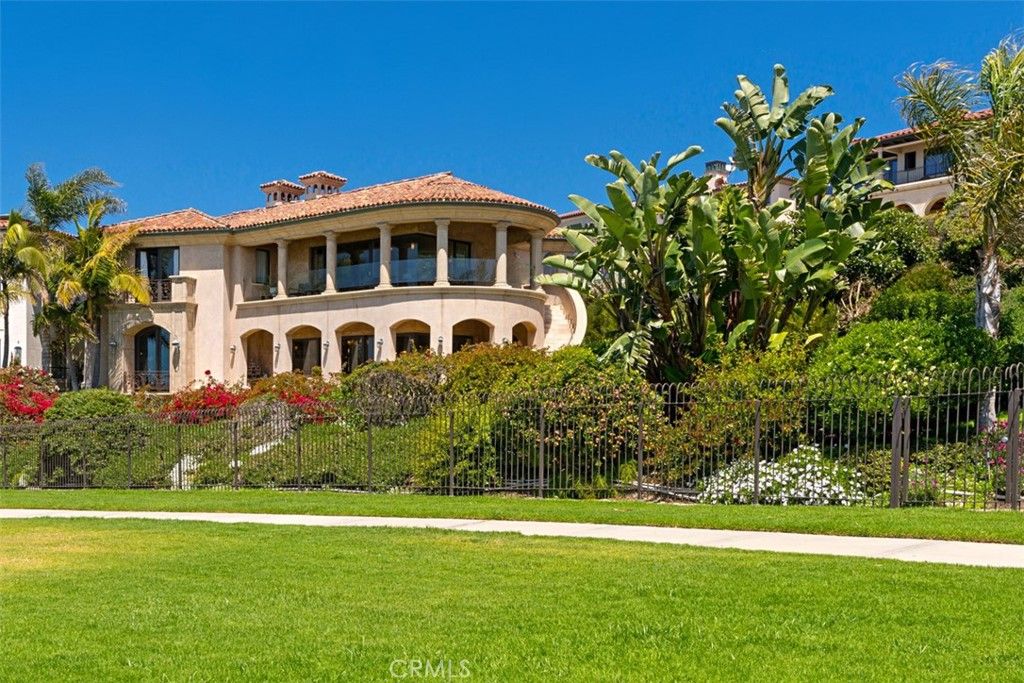 Photo of 26 RITZ COVE Dr, Dana Point, CA 92629 (MLS # LG25216876)