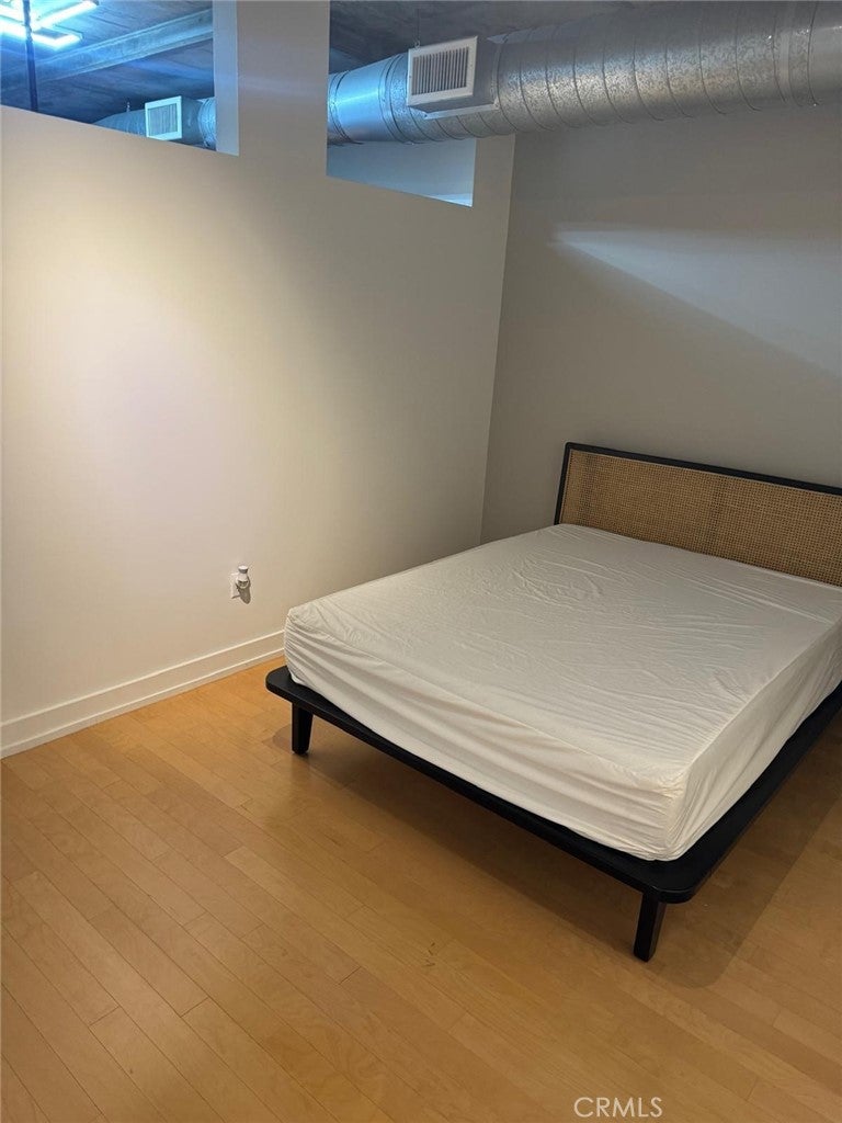 645 W 9th 425