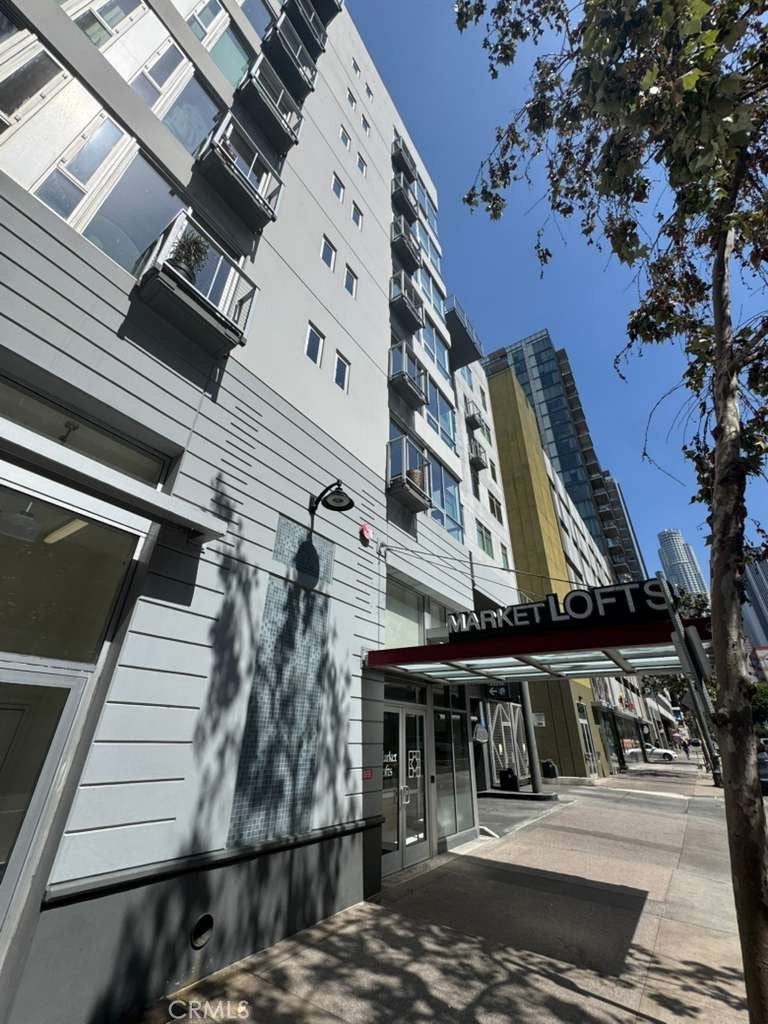 645 W 9th ST