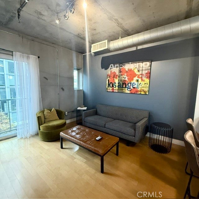 645 W 9th 425