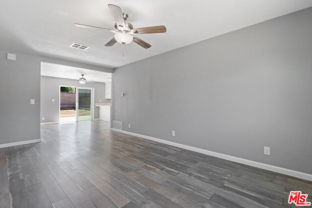 350 E Avenue R11