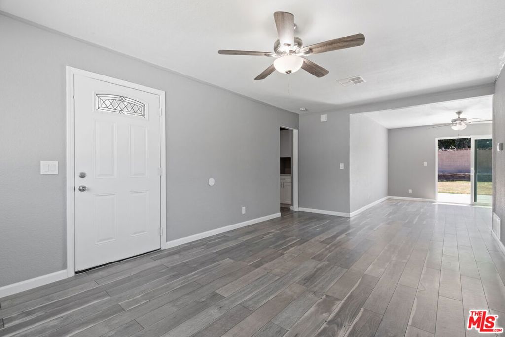 350 E Avenue R11