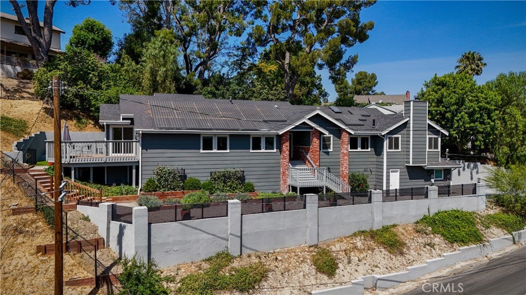 Photo of 5335 Campo RD, Woodland Hills, CA 91364 (MLS # SR26127034)