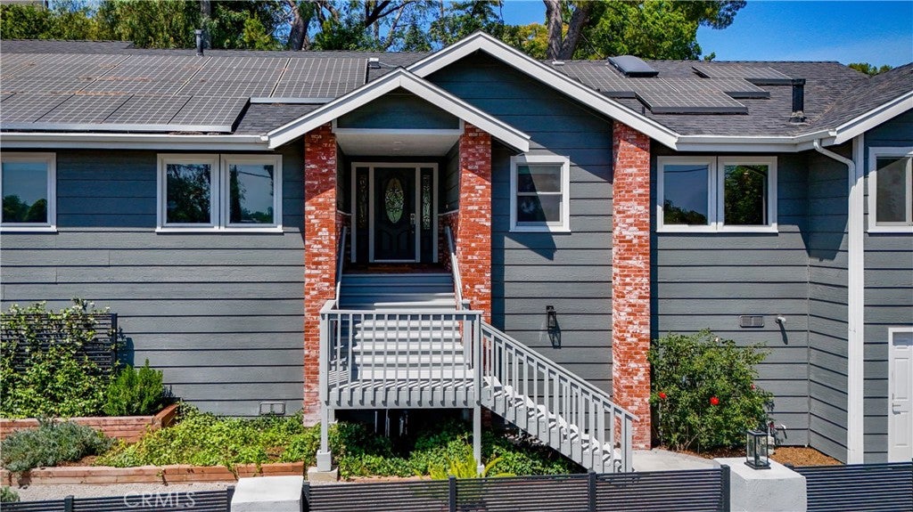 Photo of 5335 Campo RD, Woodland Hills, CA 91364 (MLS # SR26127034)