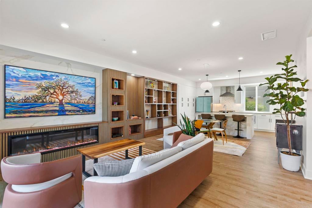 1045 32nd Street 2