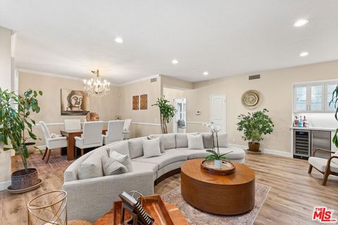 Photo of 14844 Dickens Street #108, Sherman Oaks, CA 91403 (MLS # 26834709)