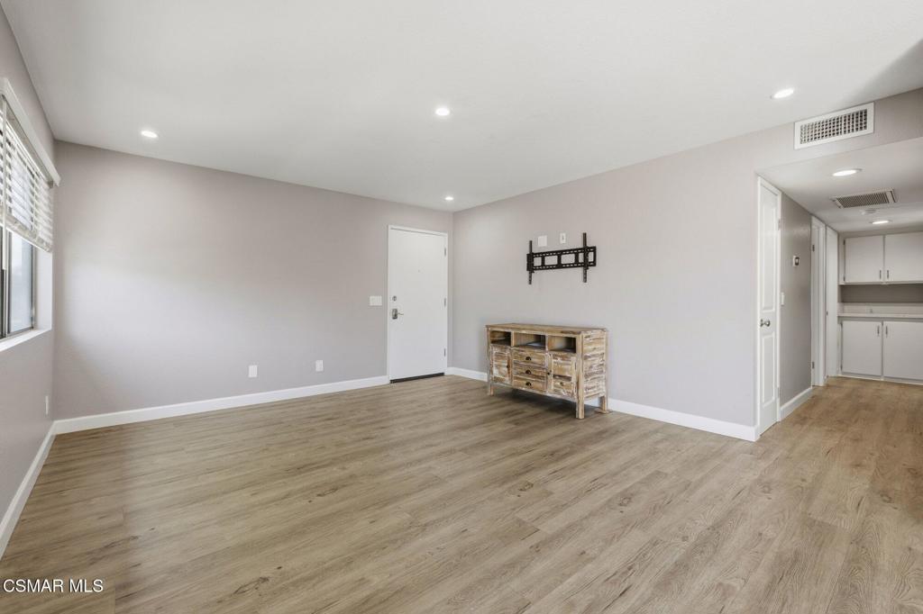 150 E Los Angeles Avenue 308