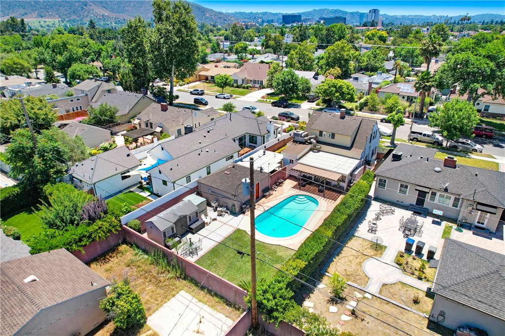 124 S Beachwood Drive