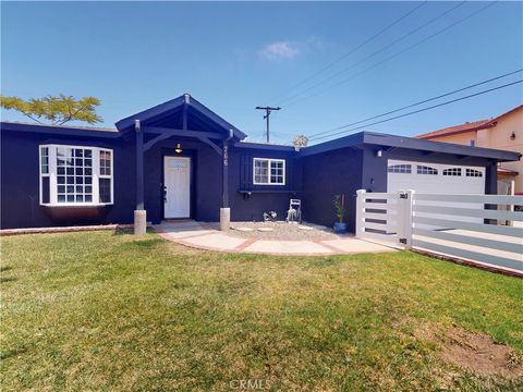 Photo of 766 Hudson AVE, Costa Mesa, CA 92626 (MLS # OC26148707)