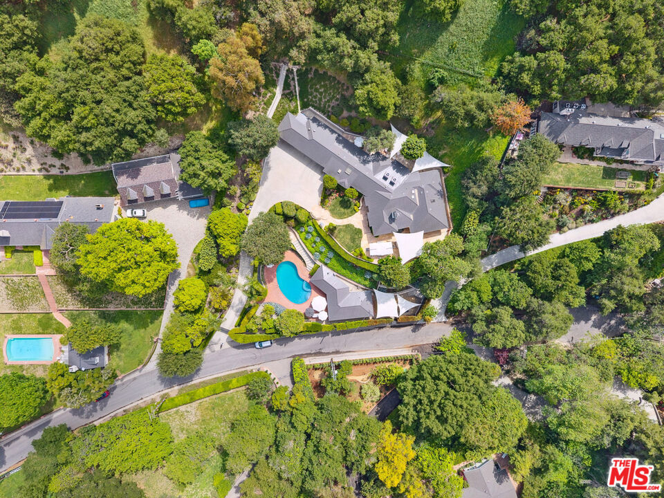 Properties 1 3818 Hollyline Avenue