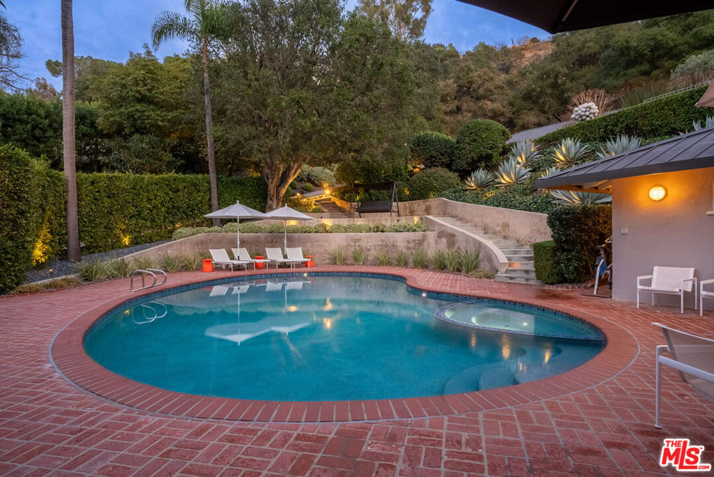 Properties 2 3818 Hollyline Avenue