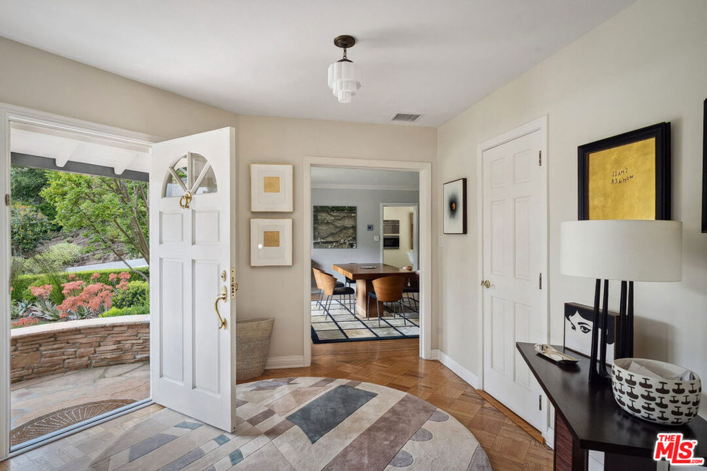 Properties 4 3818 Hollyline Avenue