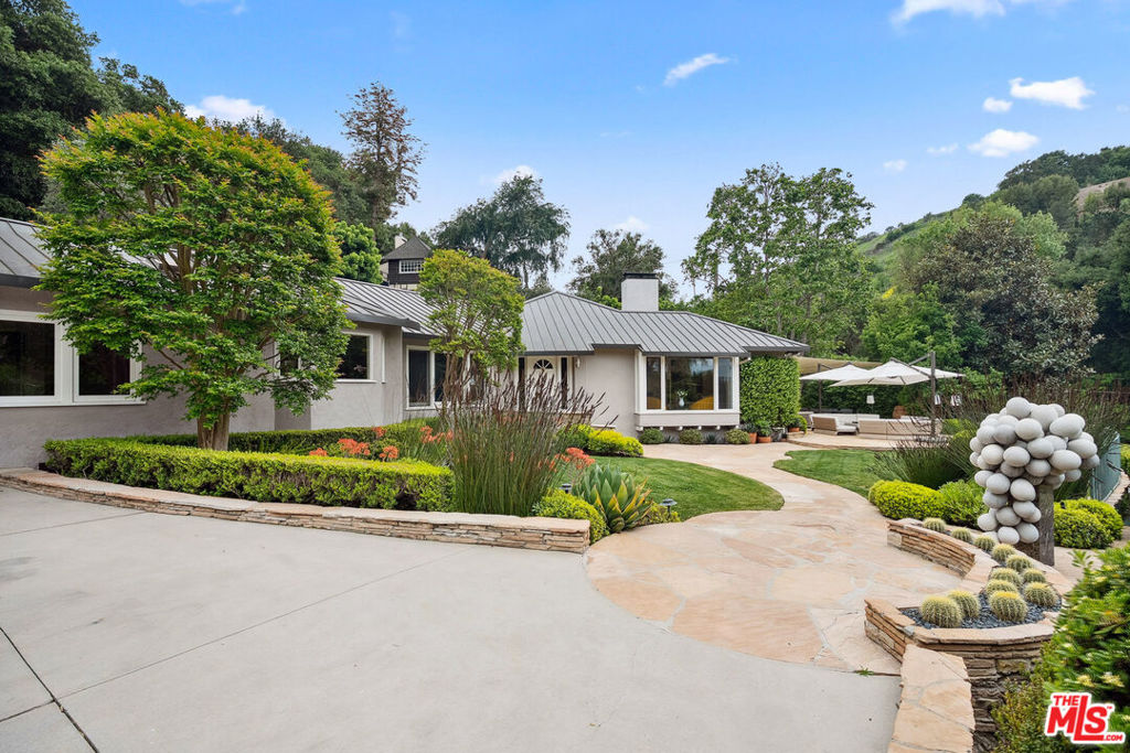 Properties 3 3818 Hollyline Avenue