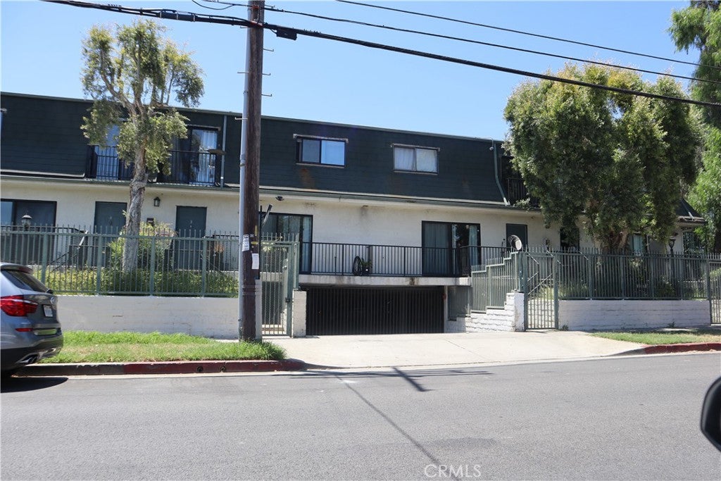 9047 Langdon AVE
