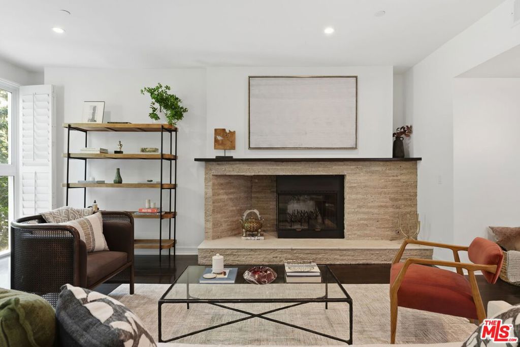 1927 Glendon Avenue 202