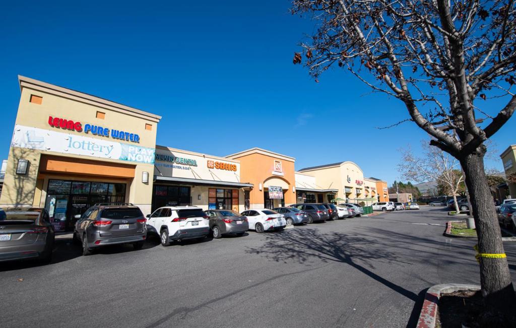 FOR LEASE / SALE: Excellent opportunity to invest / own a Commercial condo in one of the Prime locations of San Jose at Silver Creek Paloma Plaza, surrounded by many popular Asian restaurants and Coffee/Boba milk tea shops. Many possible different businesses include Professional Offices (Medical/Dental/Insurance/Law/Real Estate & Mortgage, etc), Retail (Fast Food/Bakery/Restaurants/Coffee, Boba Milk Tea, Ice Cream/Yogurt, etc). Immediate neighborhood surrounded by high density residential and complimentary retail uses. Front and back facade signage with high visibility. Heavy daytime foot traffic. Nearby major retailers include Target, Chick-fil-A, Costco, Sprouts farmer market, Lion/Maxim/Dai Thanh markets, Bank of America/Chase, Lexann Professional Medical Offices, Starbucks, Happy Lemon, Bambu, Sizzler, L&L Hawaii, Aqui Mex, etc. just to mention a few. Abundant and convenient on-site parking for business owners, employees and customers. Don't miss out this great opportunity! Must come by to see it for yourself! Contact us today to schedule a viewing!