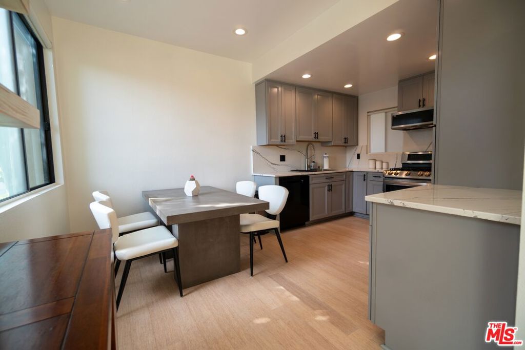 Properties 4 8110 Manitoba Street 114