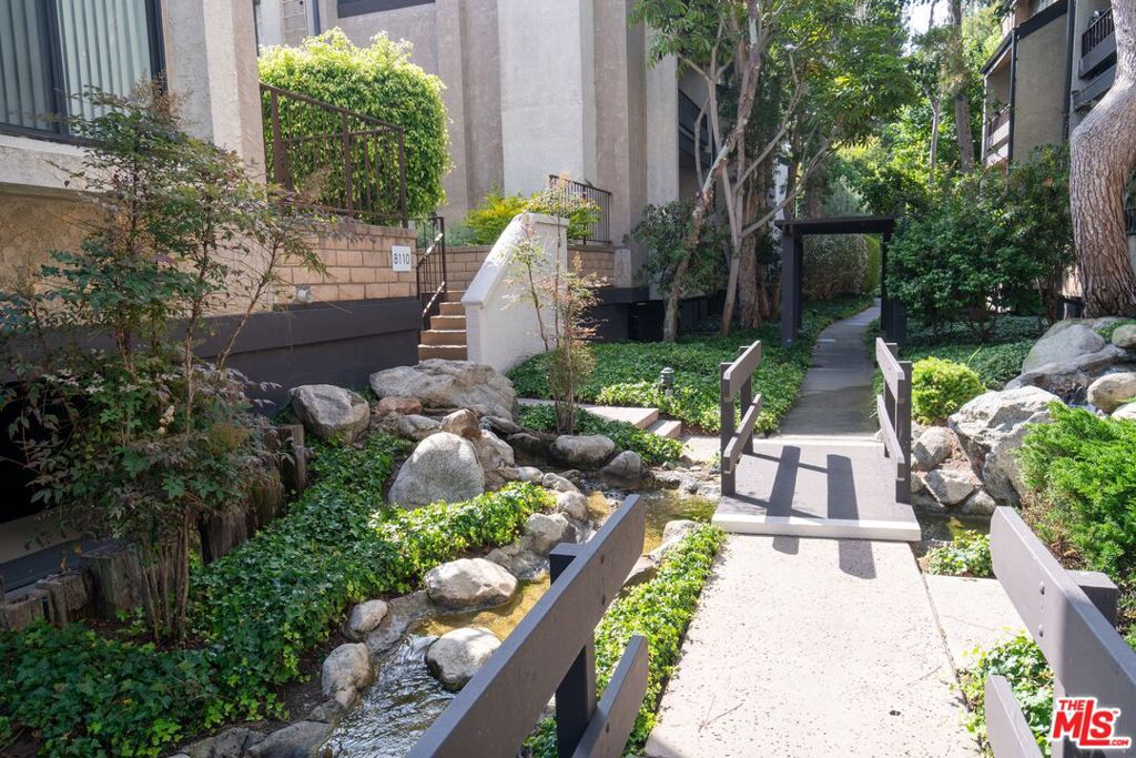Properties 1 8110 Manitoba Street 114