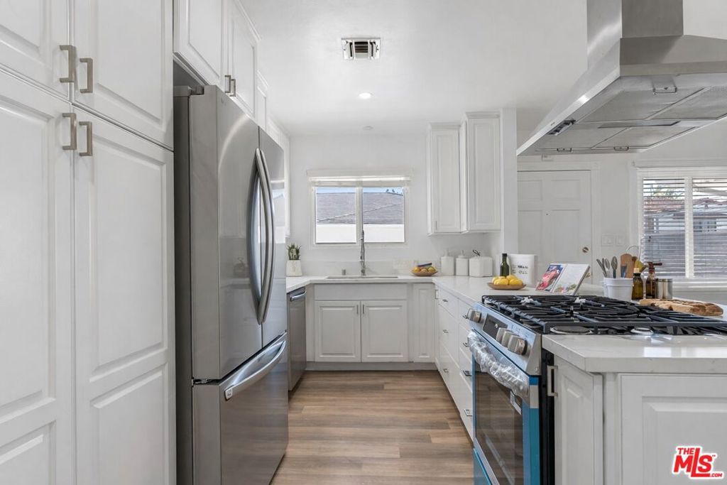 Photo of 9588 W Olympic Boulevard #6, Beverly Hills, CA 90212 (MLS # 26637219)