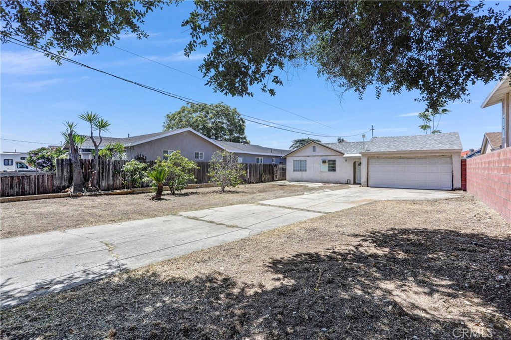 3933 Vineland