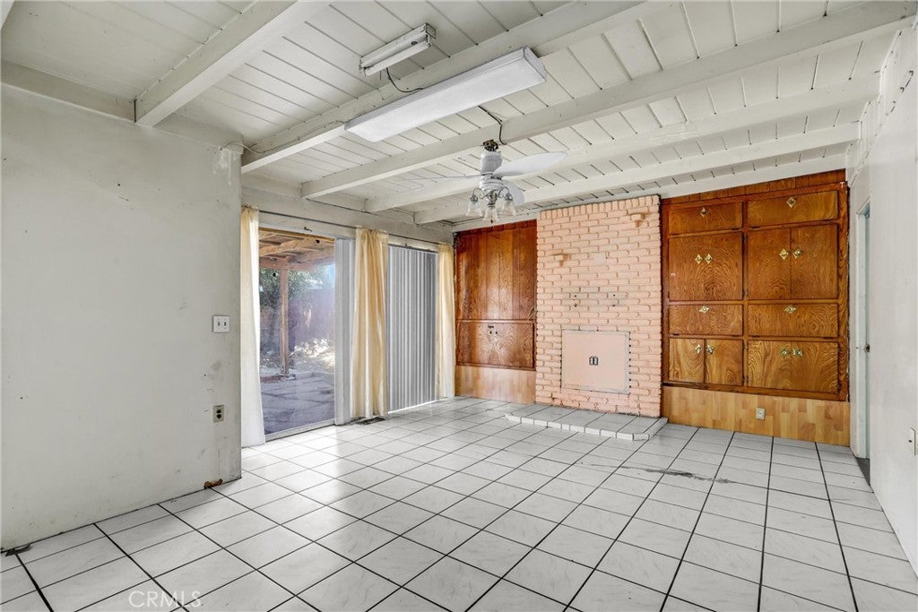 3933 Vineland