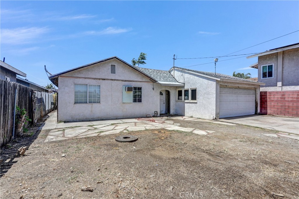 3933 Vineland