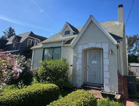 Photo of 3153 Sheffield Avenue, Oakland, CA 94602 (MLS # ML82043810)