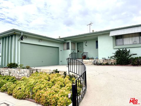 Photo of 4719 Don Zarembo Drive, Los Angeles, CA 90008 (MLS # 26802649)