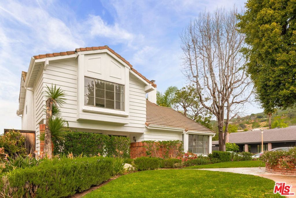Photo of 1387 Avenida De Cortez, Pacific Palisades, CA 90272 (MLS # 26653589)