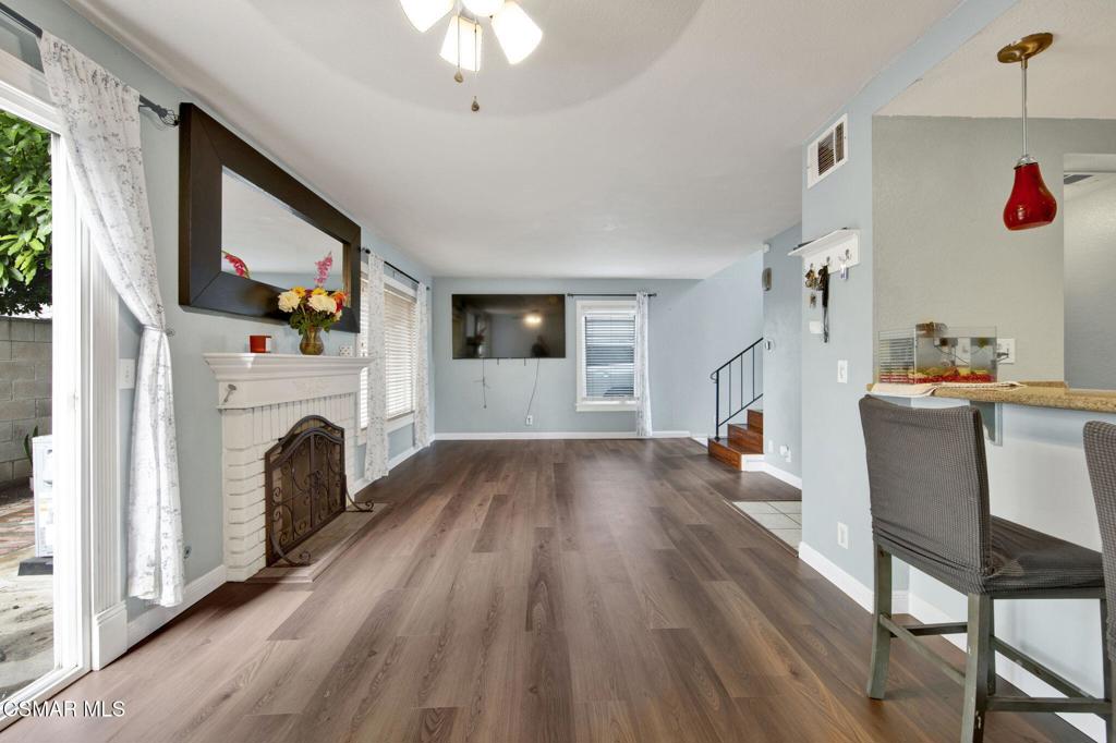 543 E Arrow Highway 43