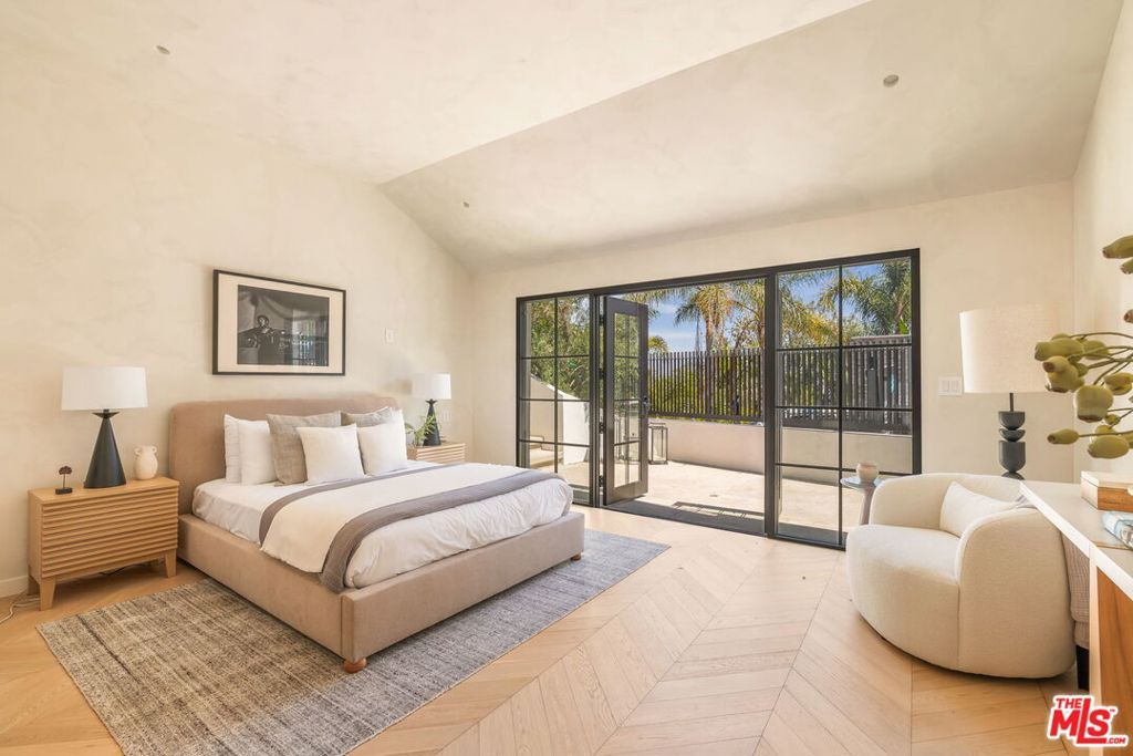 Photo of 8353 Sunset View Drive, Los Angeles, CA 90069 (MLS # 25587345)