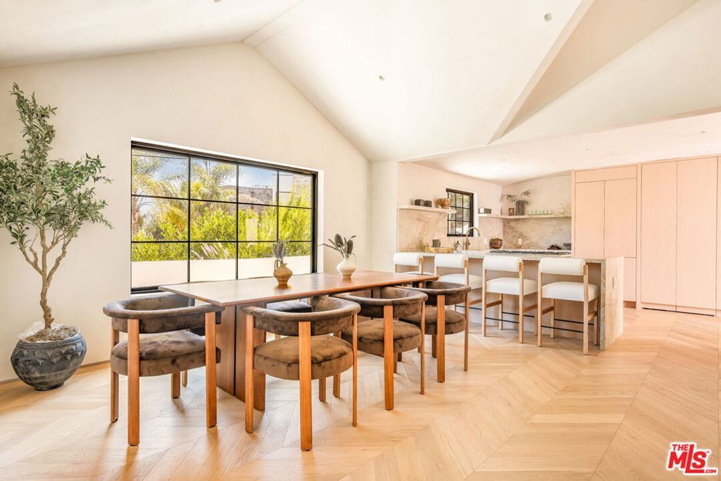 Photo of 8353 Sunset View Drive, Los Angeles, CA 90069 (MLS # 25587345)