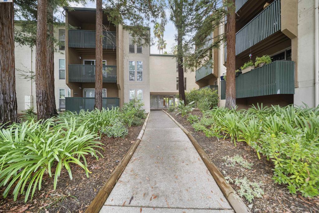 GREENWOOD CONDOS - Residential