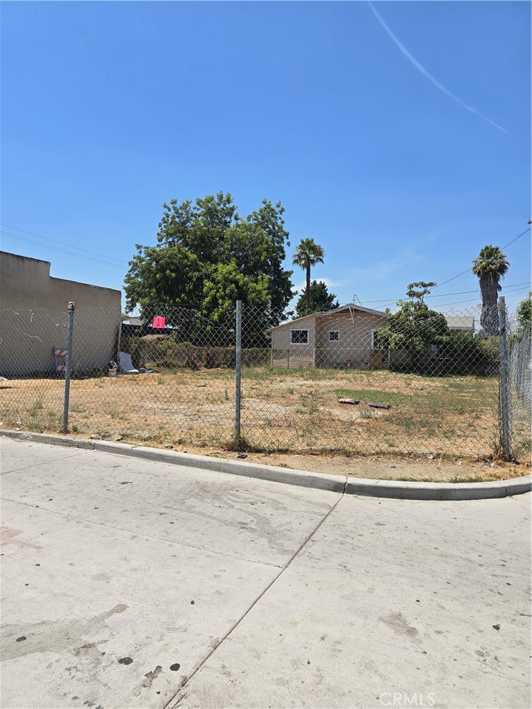 The subject property is comprised of a single parcel measuring 3,829 square feet. It is offered for sale together with the adjoining parcel, APN 6008-031-003. For further details, please refer to MLS #RS25183980.
When combined with the adjacent parcel, the total land area amounts to 16,421 square feet. This combined site is well-suited for mixed-use developments, allowing for both commercial and residential projects. Located in unincorporated Los Angeles County, the property is conveniently situated next to a shopping center and offers close proximity to transportation options and schools.