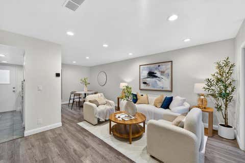 Photo of 225 Red Oak Drive #H, Sunnyvale, CA 94086 (MLS # ML82047393)