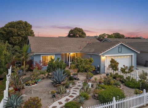 Photo of 981 Marne Drive, Hollister, CA 95023 (MLS # ML82026102) Photo of 981 Marne Drive, Hollister, CA 95023 (MLS # ML82026102)