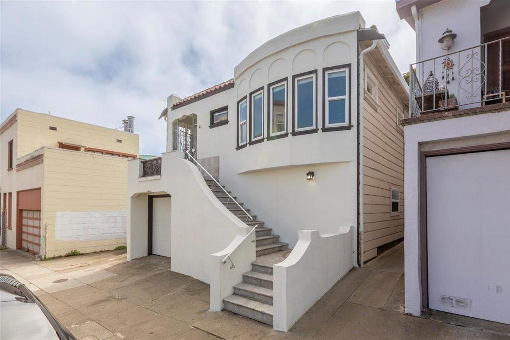 25 Colonial Way