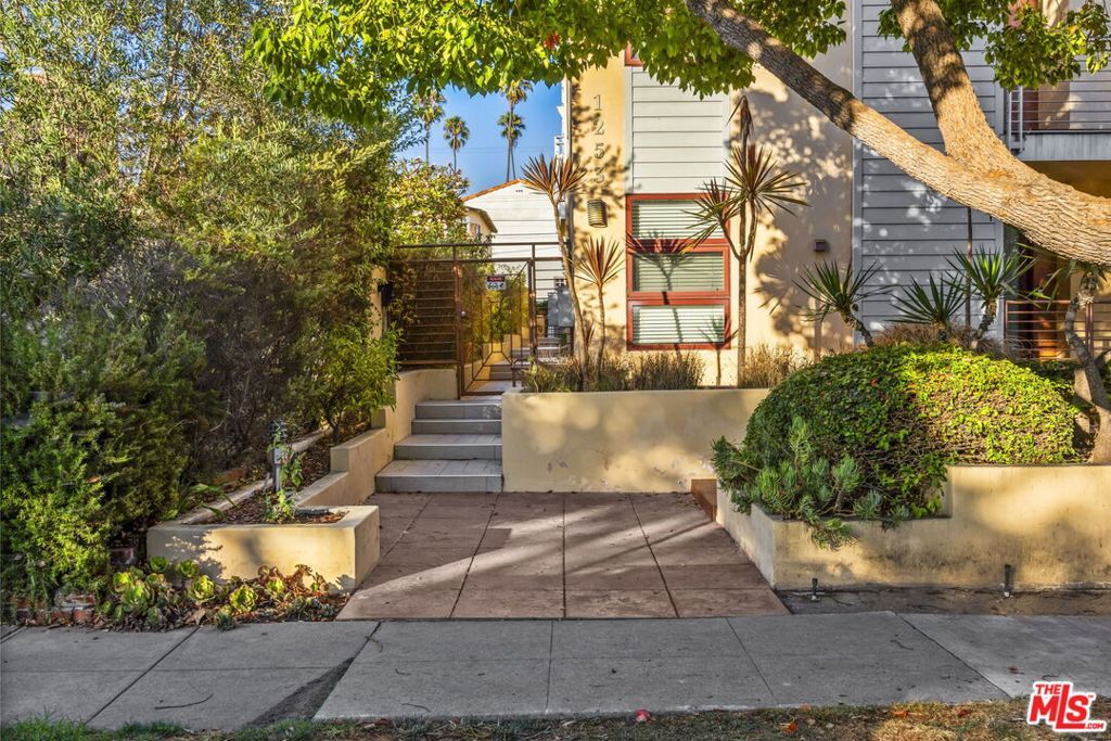 Photo of 1253 18th Street #103, Santa Monica, CA 90404 (MLS # 25598797)