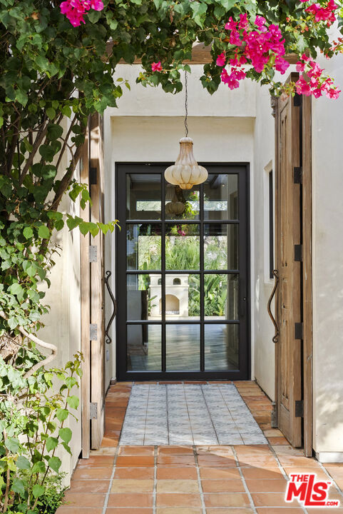 4136 Dixie Canyon Avenue