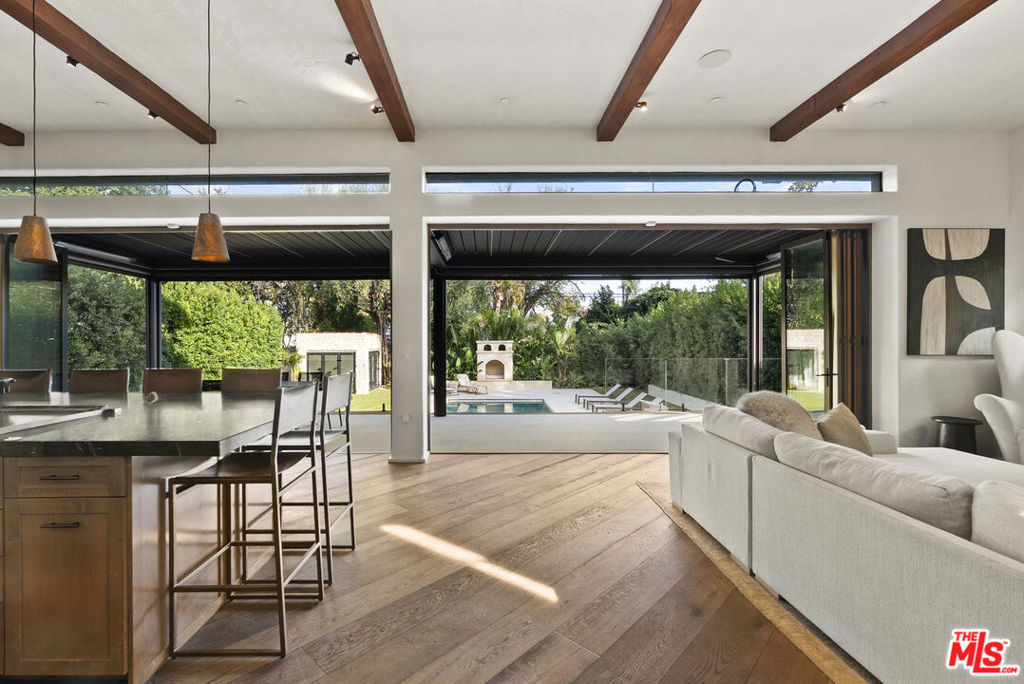 4136 Dixie Canyon Avenue