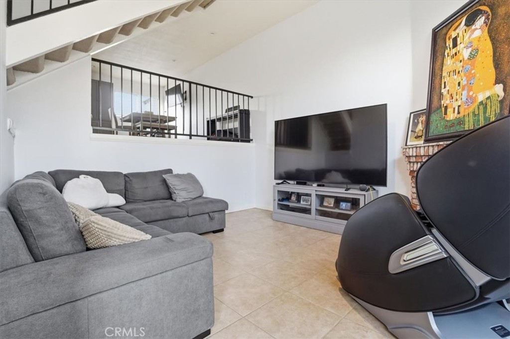 14325 Foothill 9