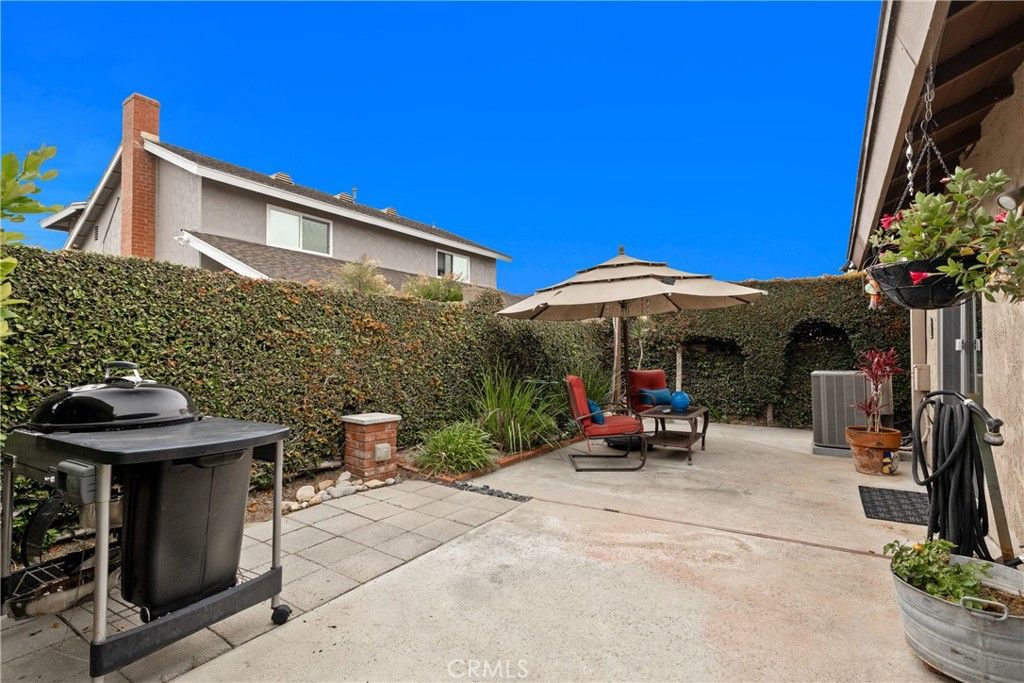 listing image 130728552993898228931