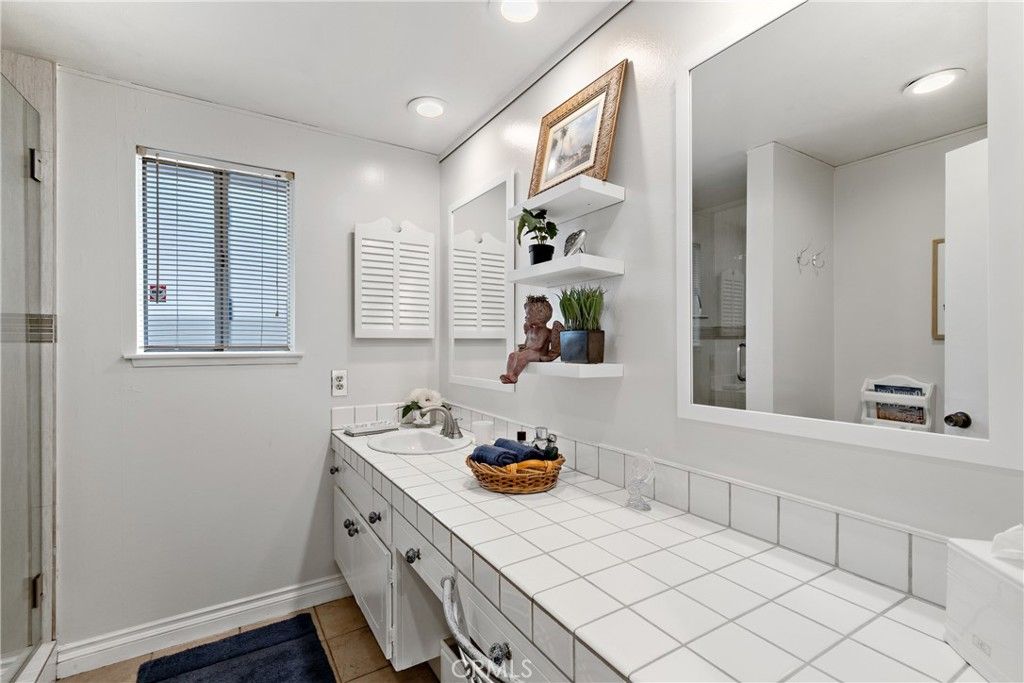 listing image 130723705868900491056